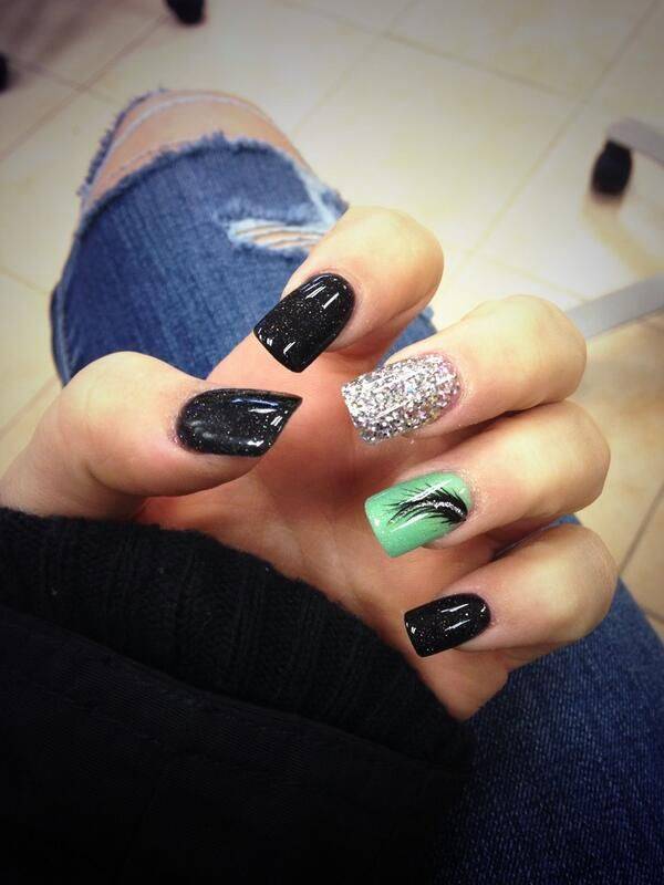1457365287 feather nail for summer 10