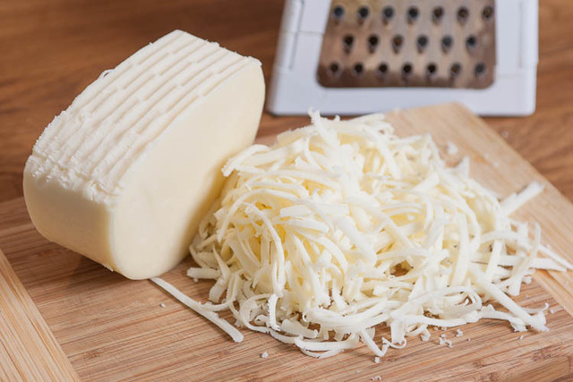 https://image.sistacafe.com/images/uploads/content_image/image/10218/1434339362-deli-provolone-cheese-shredded1.jpg
