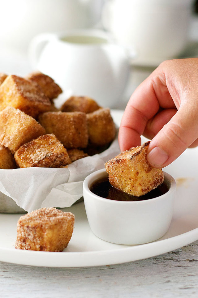 1434345652 cinnamon sugar french toast bites 4