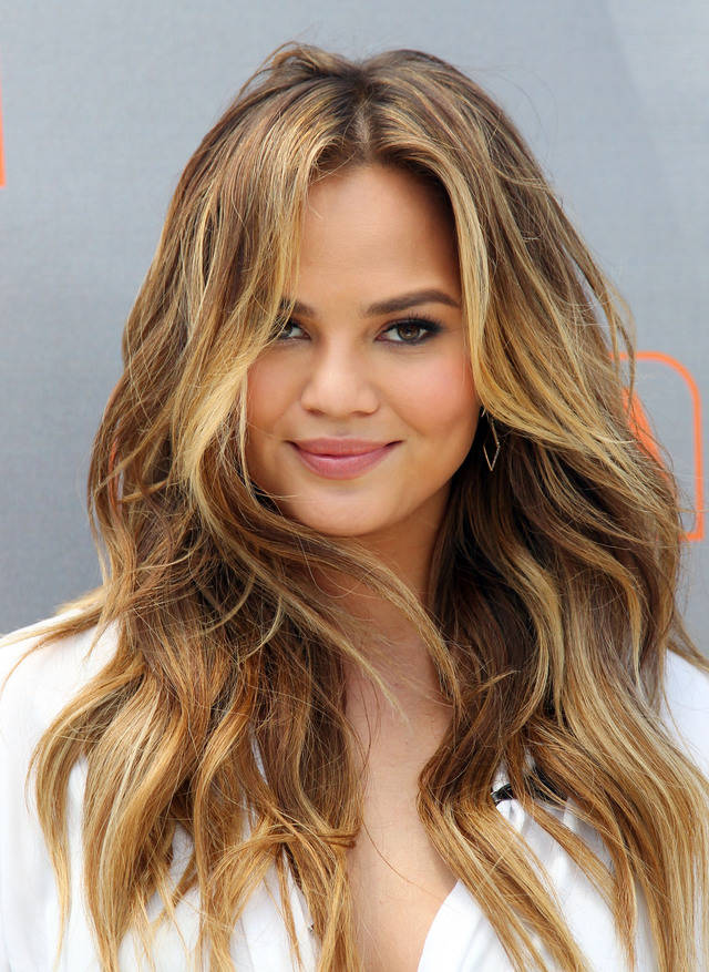 1458035325 beach waves hair chrissy teigen