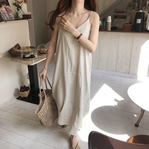 สาวเกาหลีใส่ชุดเดรสสายเดี่ยวกับรองเท้าแตะ เข้ากันสุดๆ