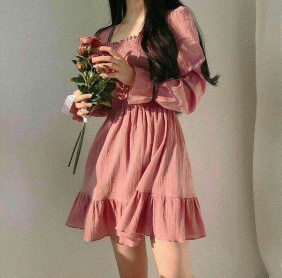 เดรสสีชมพูเนื้อเบาสบาย ดีเทลระบายแบบเกาหลี