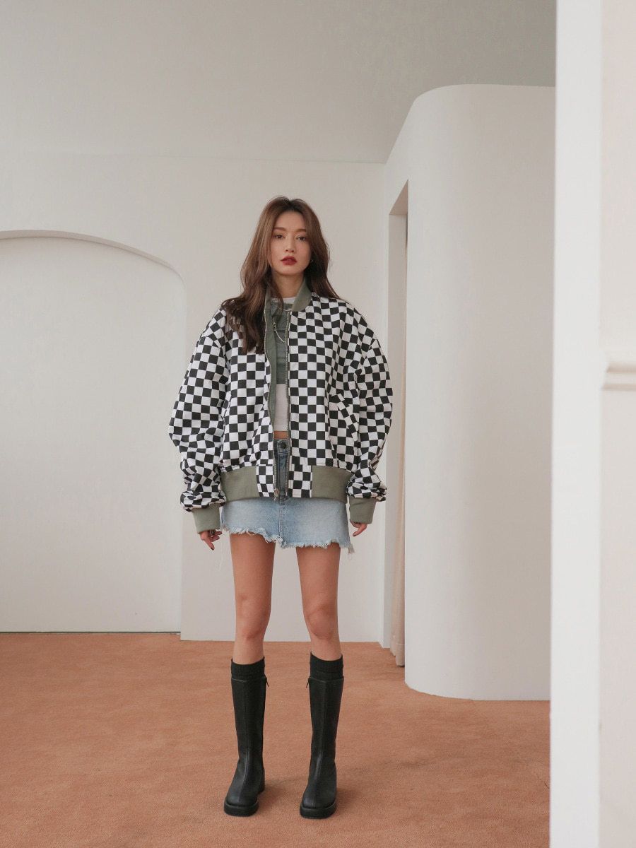 เสื้อคลุมสไตล์เรโทร ใส่เป็นแจ็กเก็ตคู่กับกระโปรงสั้น