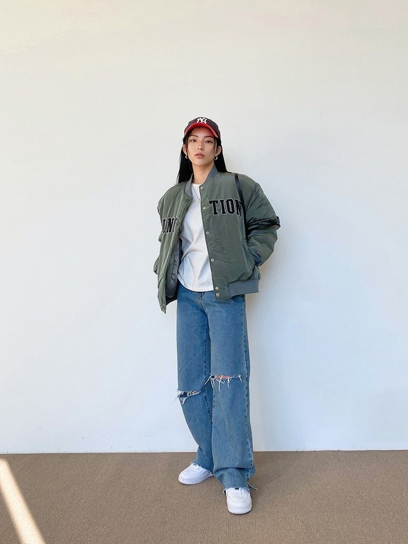 เสื้อคลุมแจ็กเก็ตทรงเท่ แมตช์กับ ripped jeans