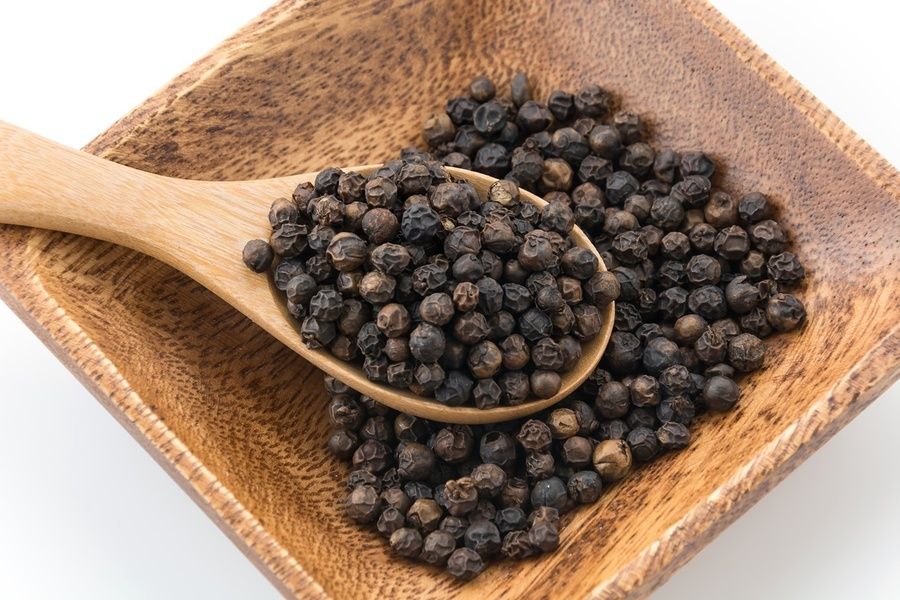 1638119845 black peppers