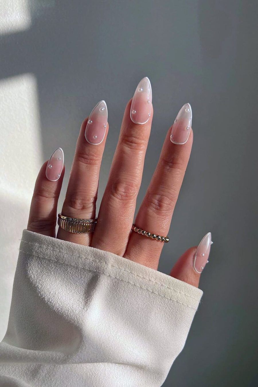 1661320785 pearl white nails 1000x1500