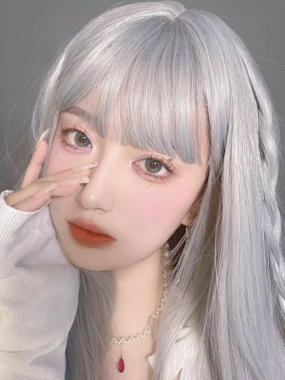 ไอเดียสีผมเทาสว่างเสริมดวง