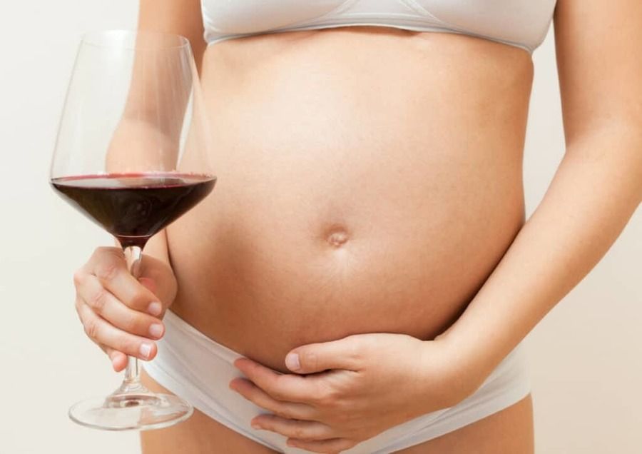 1674385809 woman with drinking wine weight gain stomach  1024x724