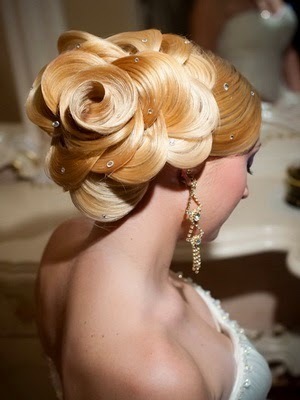 1434603582 wedding rose flower braid hairstyle