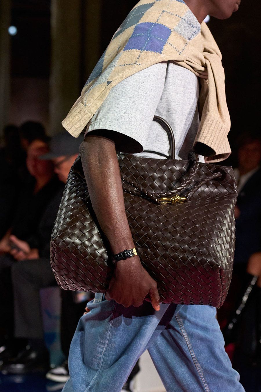 1678242124 bottega veneta andiamo bag 5