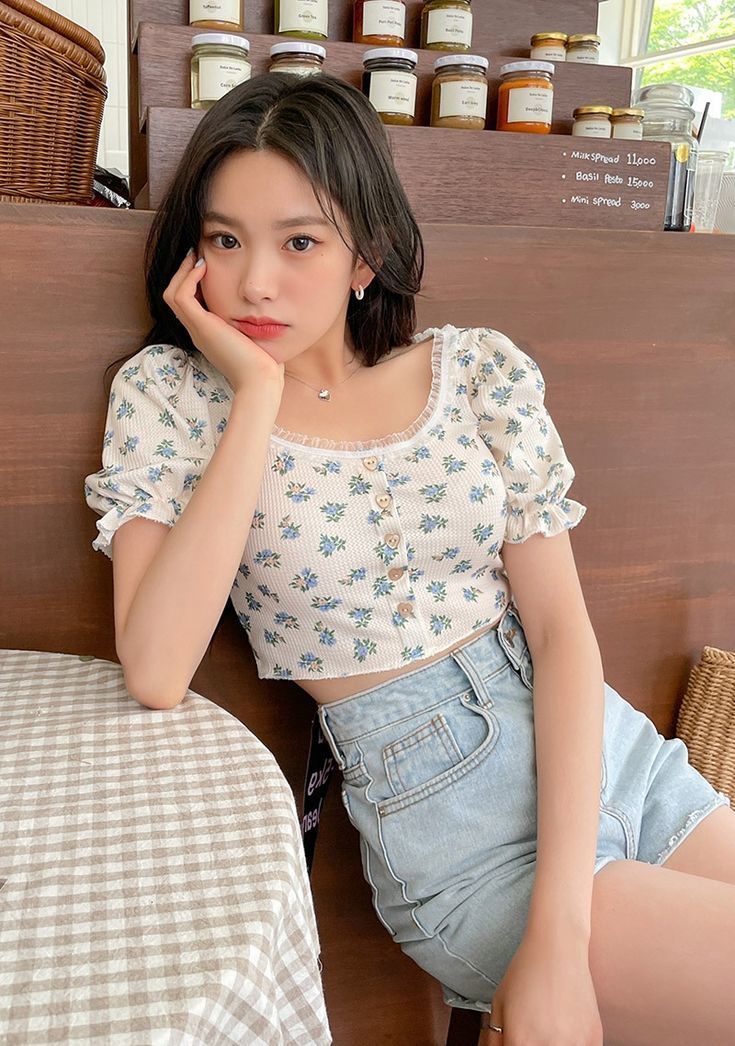 เสื้อครอปลายดอกไม้