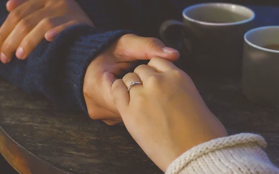 การจับมือ