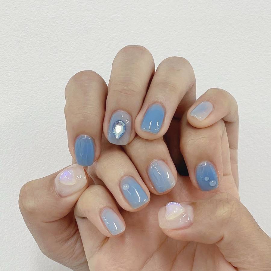 ไอเดียเล็บสีฟ้า