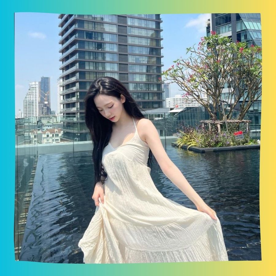 เดรสสายเดี่ยวสีขาว