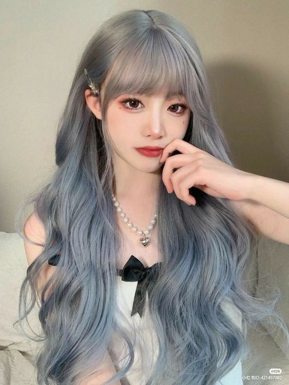 ผมสีฟ้าหม่น