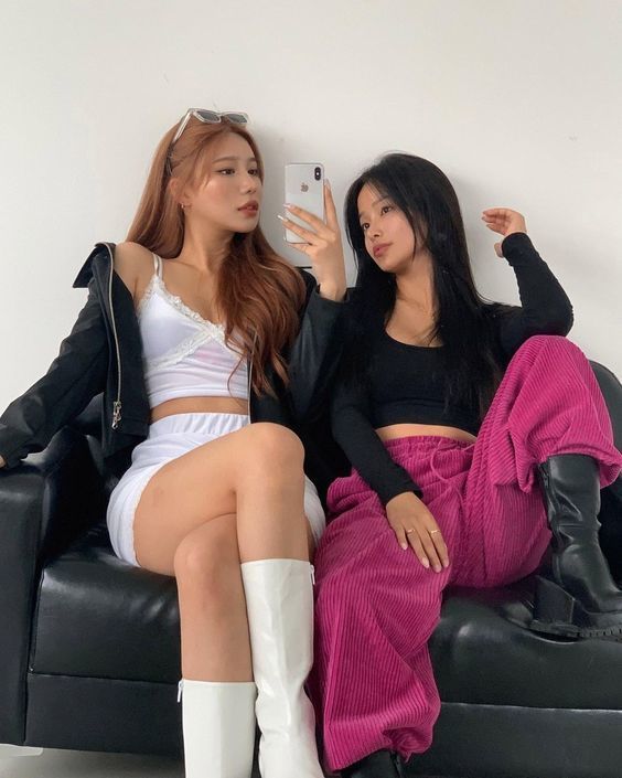 ถ่ายรูปคู่กับเพื่อนสุดซี้