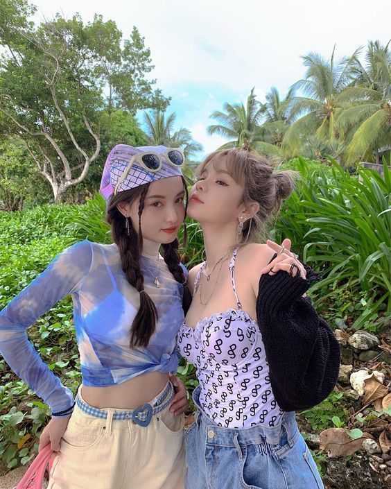 ถ่ายรูปคู่กับเพื่อนสุดซี้
