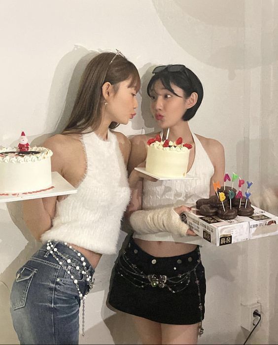 ถ่ายรูปคู่กับเพื่อนสุดซี้