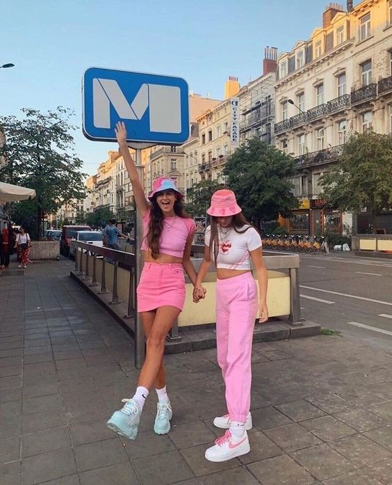 แต่งตัวคู่กับเพื่อน สีชมพู