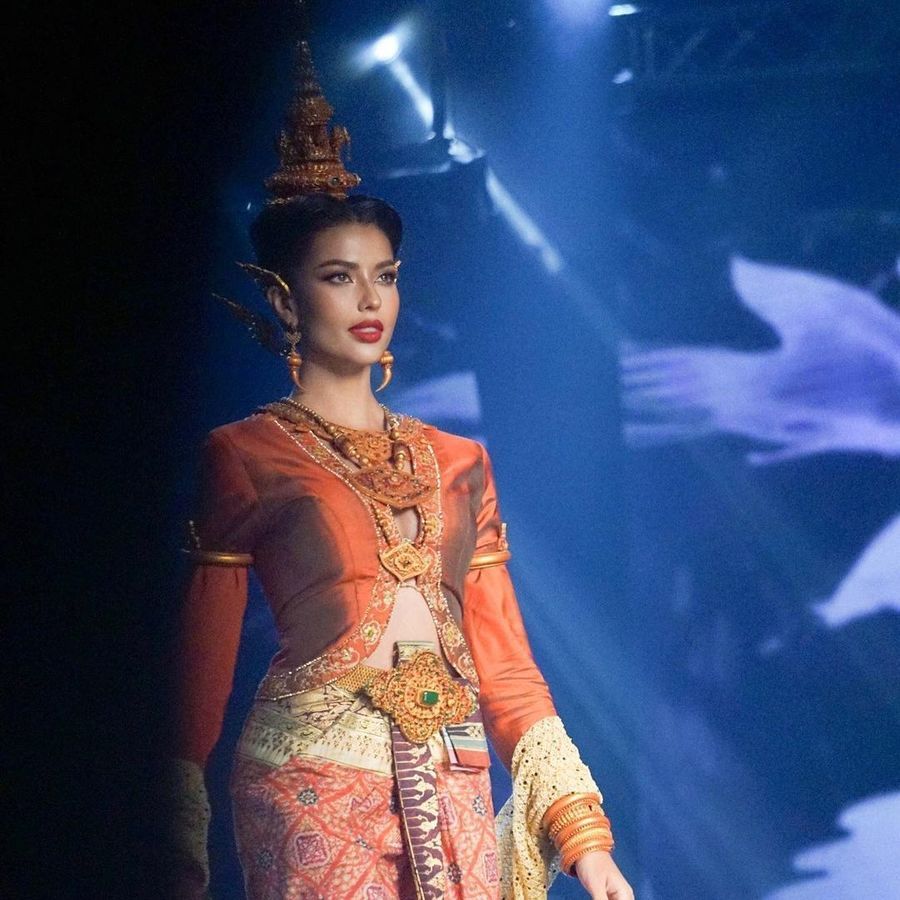 Anntonia Porsild ชุดไทย