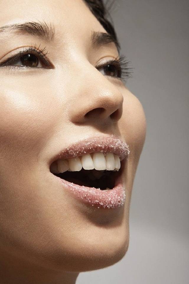 1459939173 diy sugar scrub for soft lips