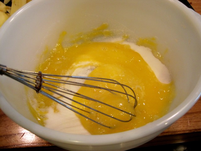1434679710 mixing egg and sugar