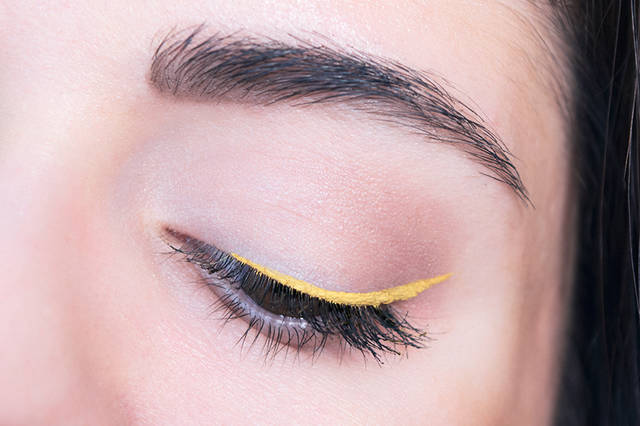 https://image.sistacafe.com/images/uploads/content_image/image/115286/1460101540-liner-yellow-nyx-vivid-brights-1.jpg