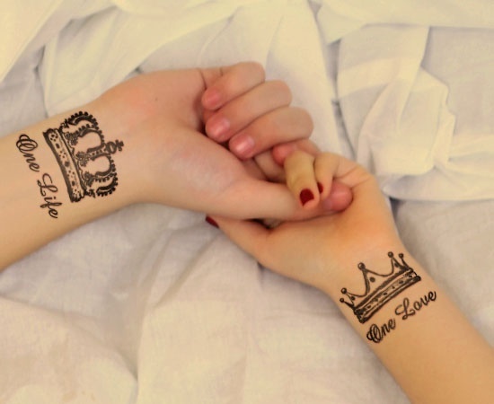 1434862497 couple with matching crowns tattoos