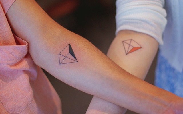 1434957910 couple minimalist tattoo
