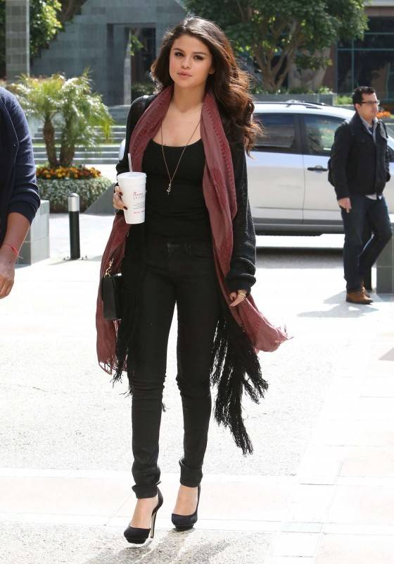 1460651491 selena gomez out in la  04 560x800