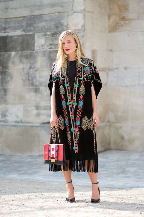 https://image.sistacafe.com/images/uploads/content_image/image/12315/1435046448-54bc23f4942e2_-_hbz-poncho-1-pfw-ss2015-street-style-day7-29-lg.jpg