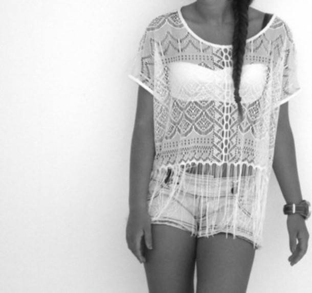 https://image.sistacafe.com/images/uploads/content_image/image/124180/1461648832-ycz0wu-l-610x610-shirt-modern-jeans-shorts-denim-fringes--t%2Bshirt-beach-bikini-bandeau-aztec-tank-loose%2Btshirt-oversized-pretty-cool-braid.jpg