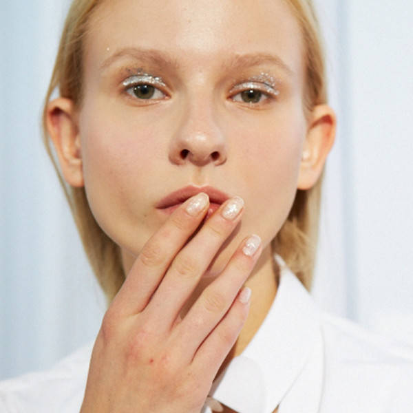 https://image.sistacafe.com/images/uploads/content_image/image/124452/1461676485-nail-art-trends-spring-4-600x600.jpg