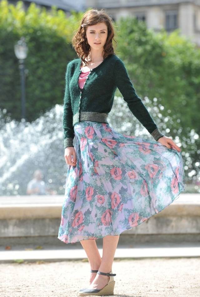 https://image.sistacafe.com/images/uploads/content_image/image/124545/1461682785-4.-peasant-skirt-with-cropped-blazer.jpg