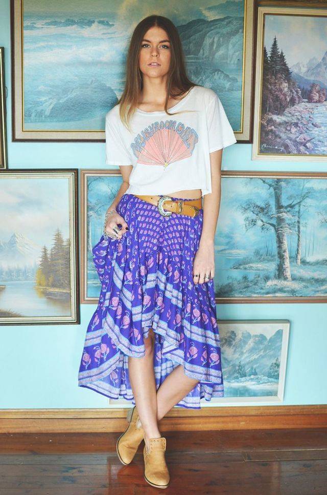https://image.sistacafe.com/images/uploads/content_image/image/124548/1461682865-5.-t-shirt-with-peasant-skirt.jpg
