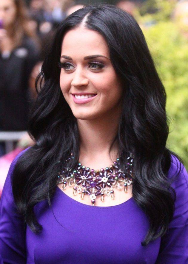 https://image.sistacafe.com/images/uploads/content_image/image/124569/1461684356-purple-eyes-and-dress.jpg