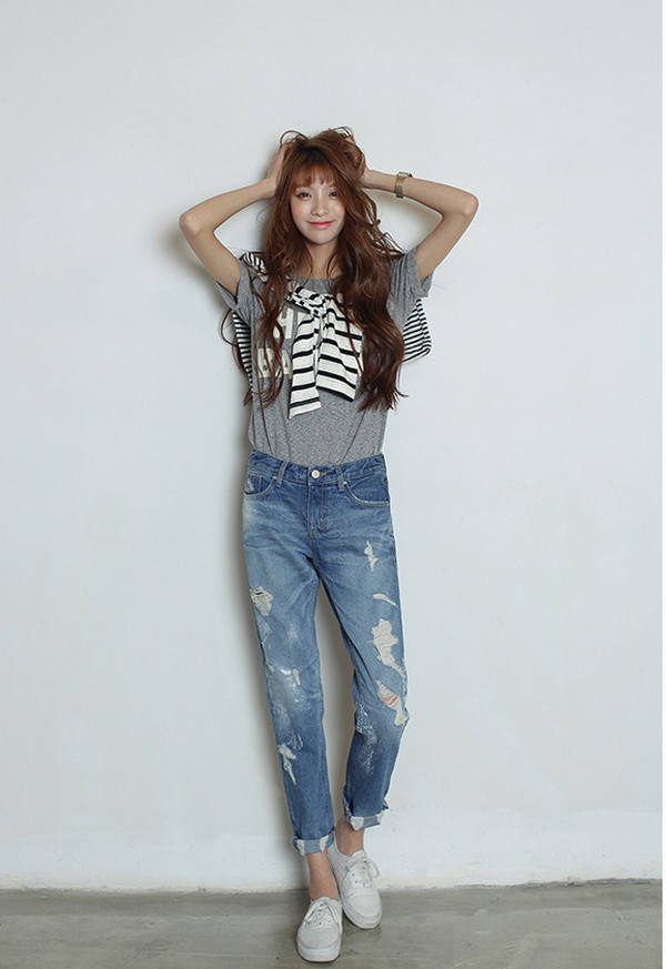 https://image.sistacafe.com/images/uploads/content_image/image/125019/1461752824-2015-Women-Loose-Boyfriend-Loose-Hole-Ripped-Jeans-Ladies-Roll-Up-Cuff-Mid-Waist-Washed-Denim.jpg