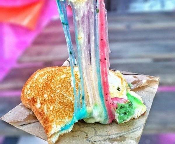 https://image.sistacafe.com/images/uploads/content_image/image/125924/1461913690-Rainbow-Grilled-Cheese-Sandwich1.jpg