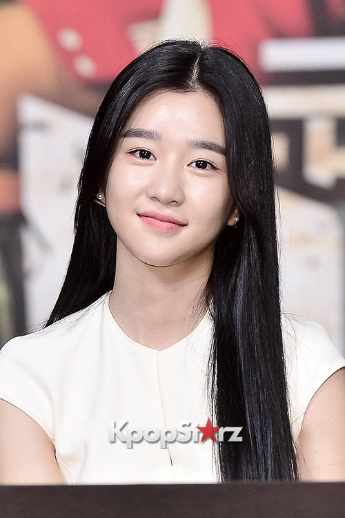 https://image.sistacafe.com/images/uploads/content_image/image/126189/1462002487-seo-ye-ji-attends-a-press-conference-of-upcoming-movie-moorim-school.jpg