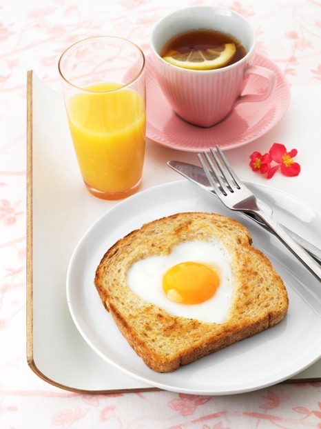 https://image.sistacafe.com/images/uploads/content_image/image/12630/1435132480-egg-in-a-nest-toast-EgginaNestToast371.jpg