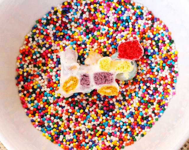 https://image.sistacafe.com/images/uploads/content_image/image/128893/1462696754-18-candy-toppings.jpg