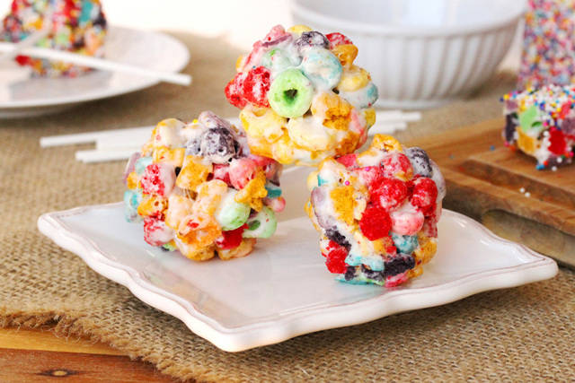 https://image.sistacafe.com/images/uploads/content_image/image/128895/1462696878-21-Captain-Crunch-and-Froot-Loops-Treat.jpg