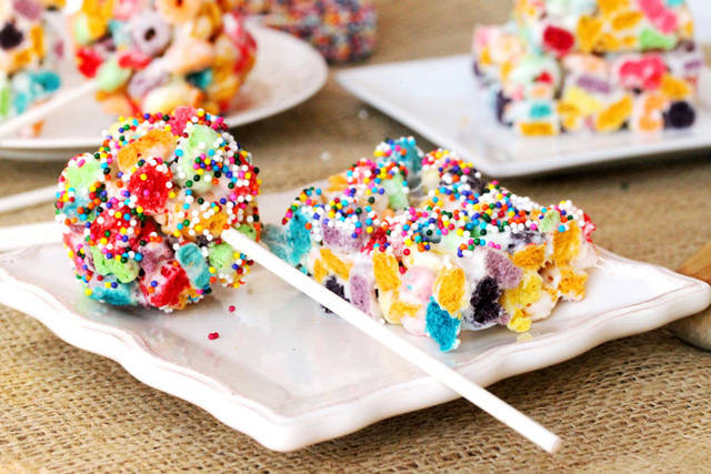 https://image.sistacafe.com/images/uploads/content_image/image/128897/1462697025-9-Captain-Crunch-and-Froot-Loops-Treat.jpg