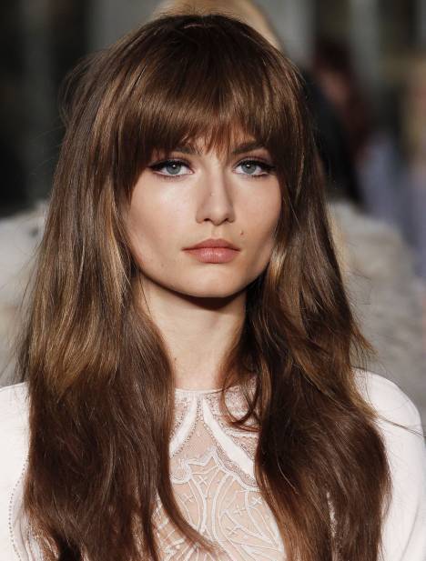 https://image.sistacafe.com/images/uploads/content_image/image/129169/1462779116-blowout-bangs-with-long-hair-2016.jpg