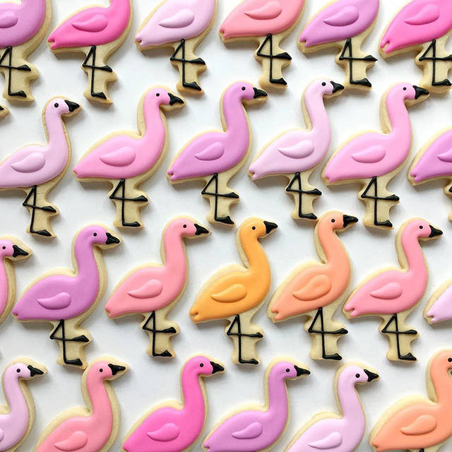 https://image.sistacafe.com/images/uploads/content_image/image/131048/1463103684-graphic-designer-makes-custom-cookies-holly-fox-design-28-572da2da0c484__700.jpg