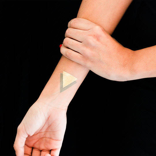 https://image.sistacafe.com/images/uploads/content_image/image/133842/1463587901-turquoise-gold-temporary-foil-tattoo-tattoonie.jpg