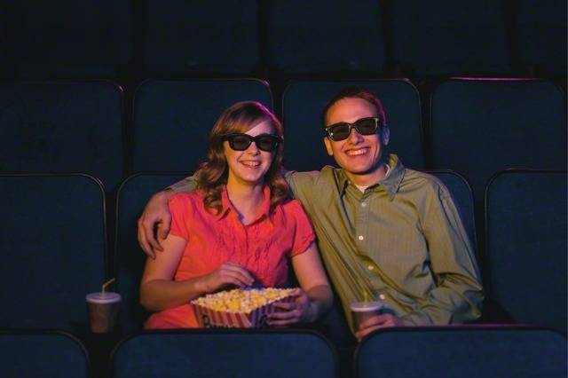 https://image.sistacafe.com/images/uploads/content_image/image/134014/1463639237-young-couple-movie-theater-popcorn-683877-gallery.jpg