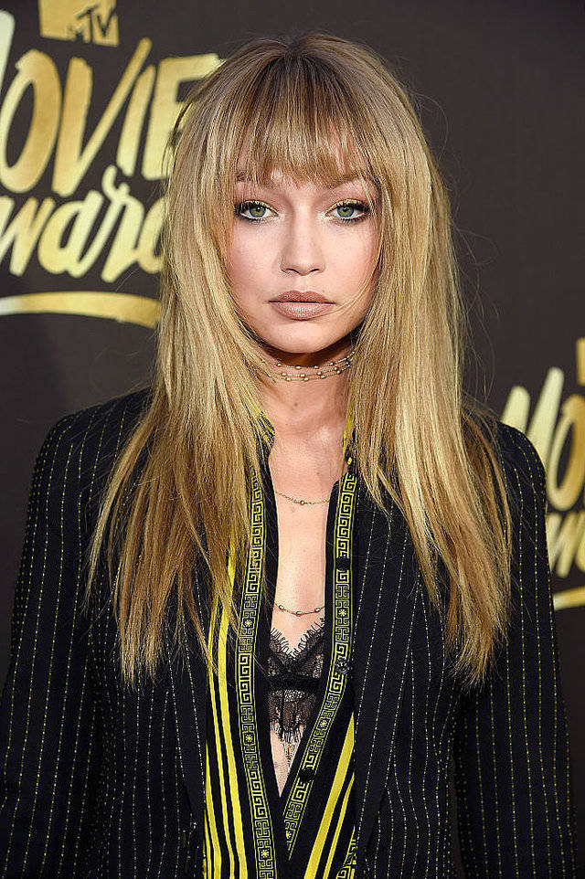 https://image.sistacafe.com/images/uploads/content_image/image/135907/1464022117-Gigi-Hadid-Bangs-MTV-Movie-Awards-2016.jpg