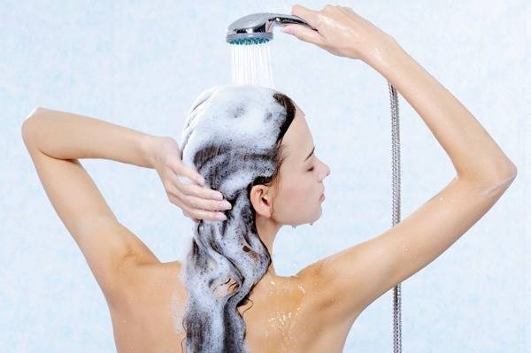 1464150621 woman washing hair n21e1g