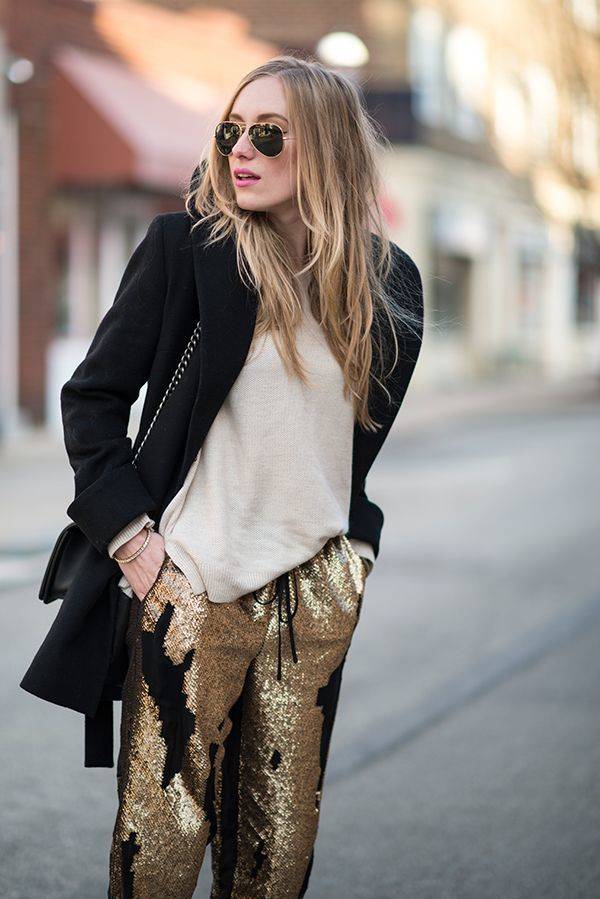 https://image.sistacafe.com/images/uploads/content_image/image/136583/1464158194-sequin-pants-sequin-pants-outfit-sequin-stems-streetstyle-101-fashion-styles-sequins-goldish-gold-sequins-street-styles-sequins-pants-sequin-trousers.jpg